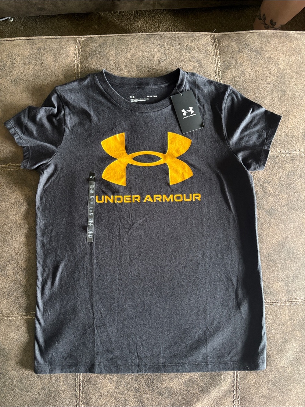 Under Armour Woman’s Short Sleeve Tees - Black, Pink, White & Olive - Picture 2 of 5